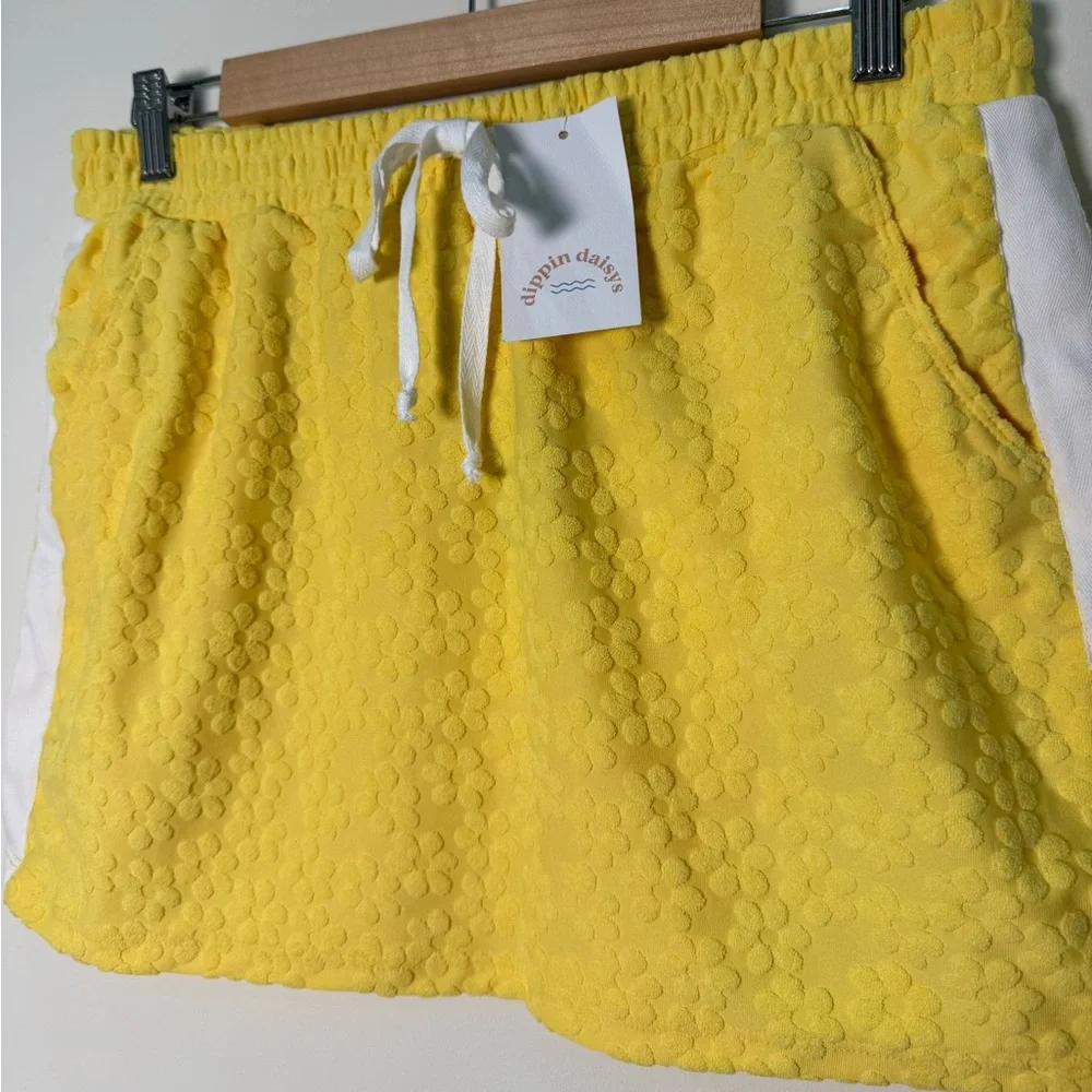 NWT Dippin’ Daisys Yellow Textured Floral Skirt Size L - Picture 2 of 6